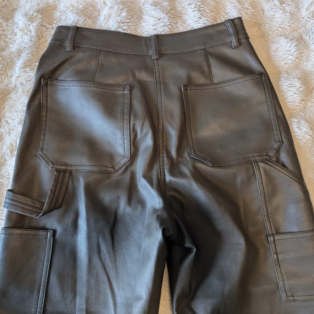 NWOT Aritzia Wilfred Vegan Leather Cargo Pants Olive Green - Picture 6 of 7